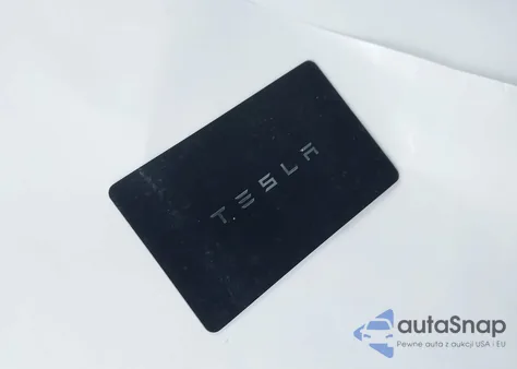 2024 Tesla Model Y Performance Dual Motor All-Wheel Drive z USA, uszkodzony, nr VIN 7SAYGDEF7RA261420